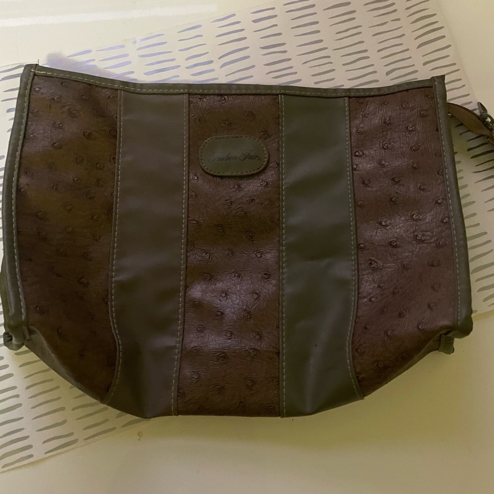 Fashion Fair Leather tote plus zipper